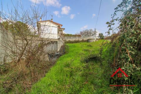 Terreno com 669 m², projeto aprovado e fundações edificadas, a 5 minutos da cidade