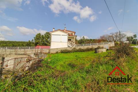 Terreno com 669 m², projeto aprovado e fundações edificadas, a 5 minutos da cidade