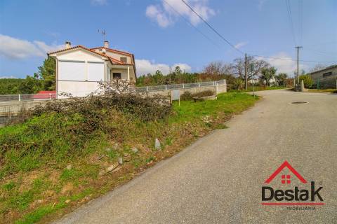 Terreno com 669 m², projeto aprovado e fundações edificadas, a 5 minutos da cidade