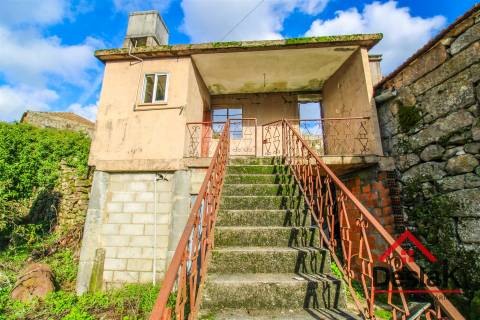 Moradia para reabilitar em Caparrosa, Tondela