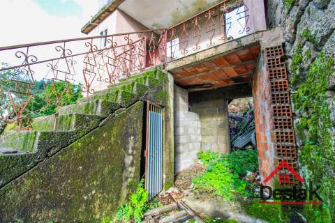 Moradia para reabilitar em Caparrosa, Tondela