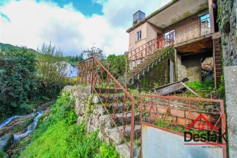 Moradia para reabilitar em Caparrosa, Tondela