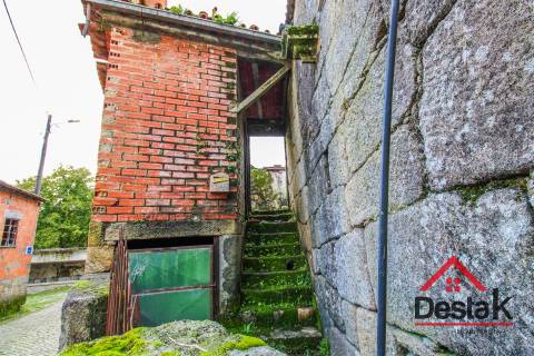 Moradia para reabilitar em Caparrosa, Tondela