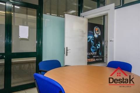 Loja comercial em Santa Comba Dão