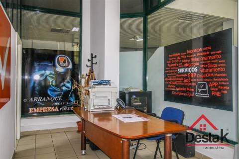 Loja comercial em Santa Comba Dão