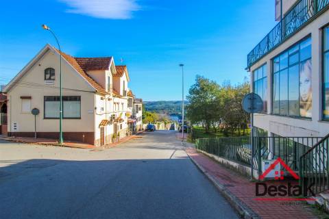 Loja comercial em Santa Comba Dão