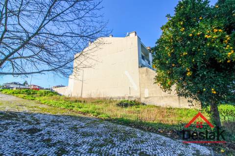 Lote de terreno para construção em Lourosa de Cima