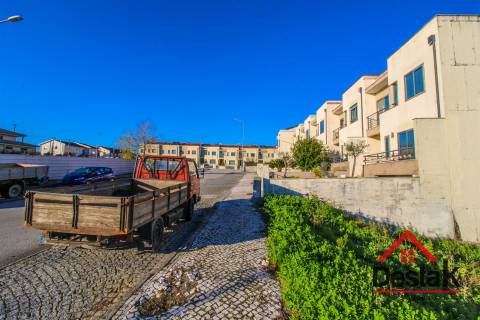 Lote de terreno para construção em Lourosa de Cima