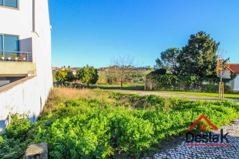 Lote de terreno para construção em Lourosa de Cima