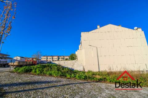 Lote de terreno para construção em Lourosa de Cima