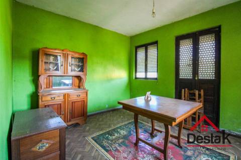 Moradia V3 para restaurar a cerca de 15 minutos da cidade de Viseu