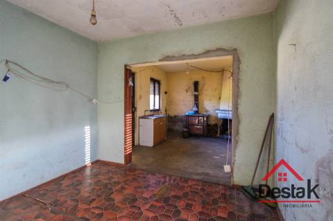 Moradia V3 para restaurar a cerca de 15 minutos da cidade de Viseu