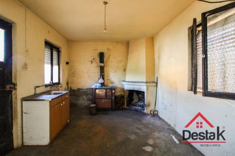 Moradia V3 para restaurar a cerca de 15 minutos da cidade de Viseu