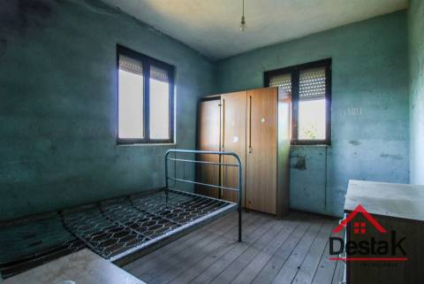 Moradia V3 para restaurar a cerca de 15 minutos da cidade de Viseu