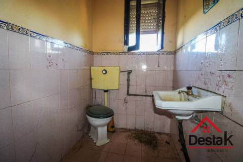 Moradia V3 para restaurar a cerca de 15 minutos da cidade de Viseu