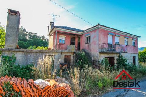 Moradia V3 para restaurar a cerca de 15 minutos da cidade de Viseu