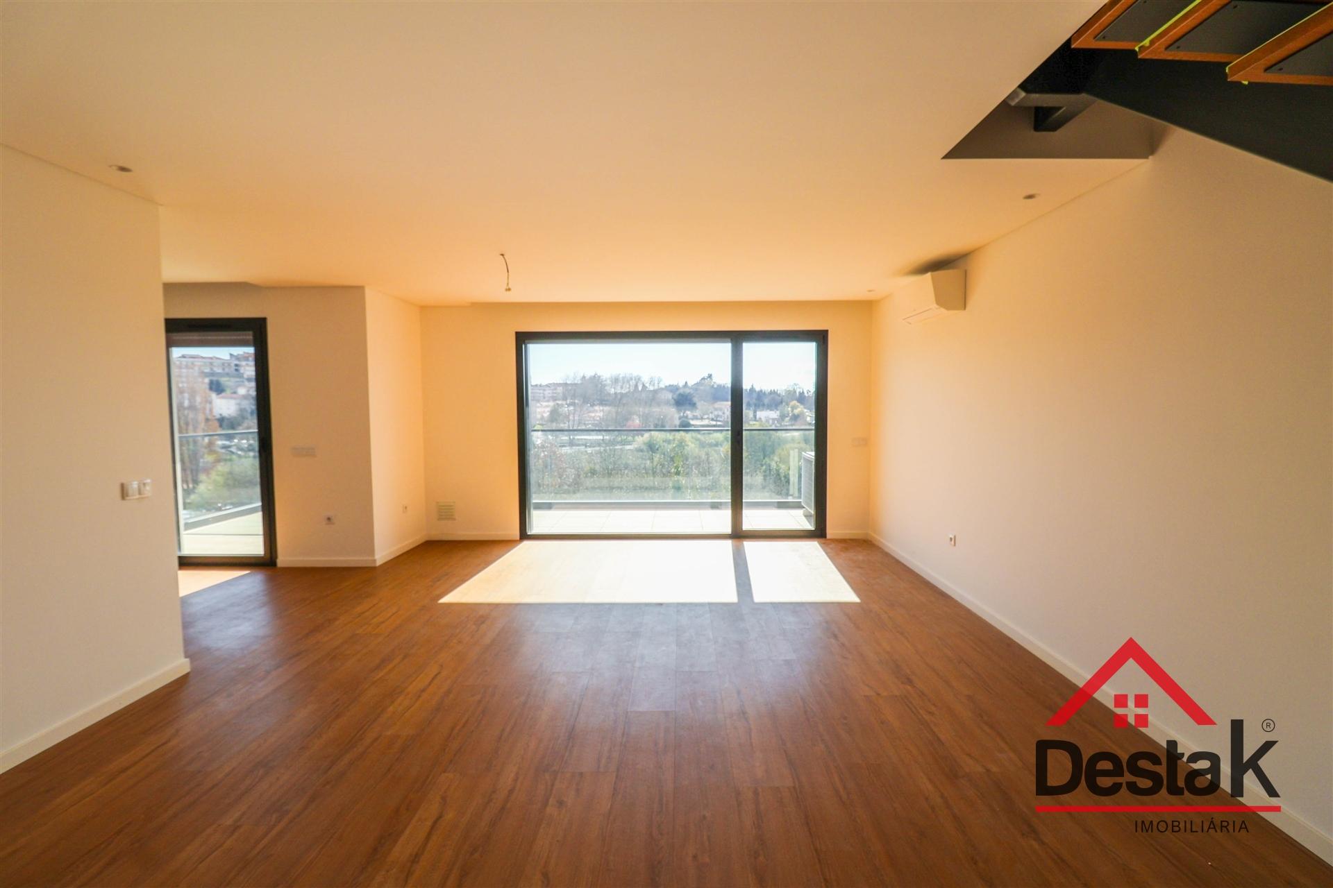 Apartamento T3 duplex novo em Viseu
