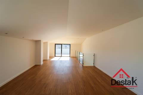 Apartamento T3 duplex novo em Viseu