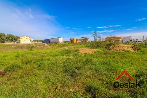 Terreno de construção com 630m², situado na Lajeosa do Daõ, Tondela.