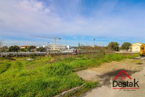 Terreno de construção com 630m², situado na Lajeosa do Daõ, Tondela.