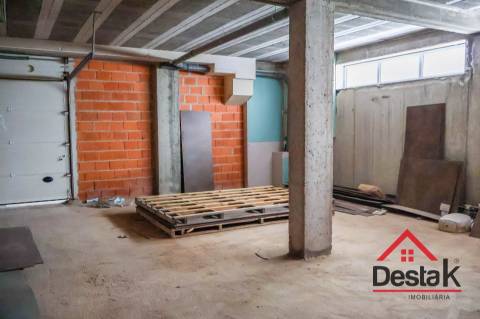 Loja para venda em Viseu, com área bruta de 324m²