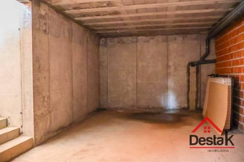 Loja para venda em Viseu, com área bruta de 324m²