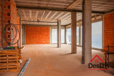 Loja para venda em Viseu, com área bruta de 324m²