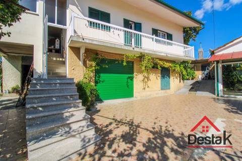 Quinta para venda na Lufinha, Ribafeita composta por duas moradias e um terreno com 2400 m²