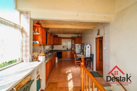 Quinta para venda na Lufinha, Ribafeita composta por duas moradias e um terreno com 2400 m²