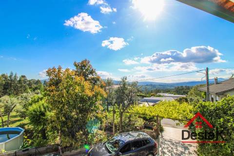 Quinta para venda na Lufinha, Ribafeita composta por duas moradias e um terreno com 2400 m²