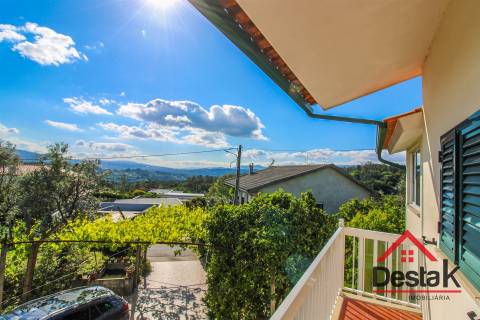 Quinta para venda na Lufinha, Ribafeita composta por duas moradias e um terreno com 2400 m²