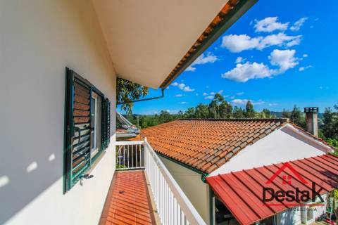 Quinta para venda na Lufinha, Ribafeita composta por duas moradias e um terreno com 2400 m²