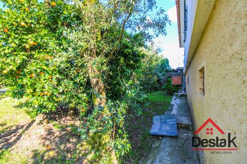 Quinta para venda na Lufinha, Ribafeita composta por duas moradias e um terreno com 2400 m²
