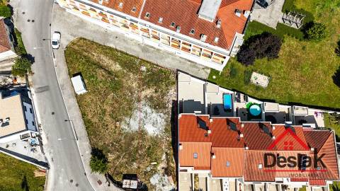 Terreno para construção com 262 m2 situado em Travassós de Baixo