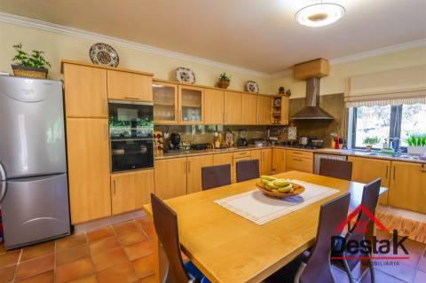 Moradia V4 de Excelência com Jardim em Viseu