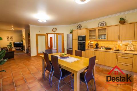 Moradia V4 de Excelência com Jardim em Viseu