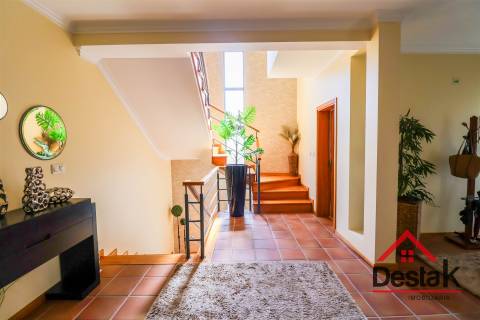 Moradia V4 de Excelência com Jardim em Viseu