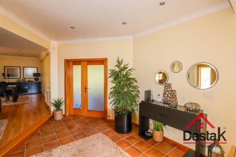 Moradia V4 de Excelência com Jardim em Viseu