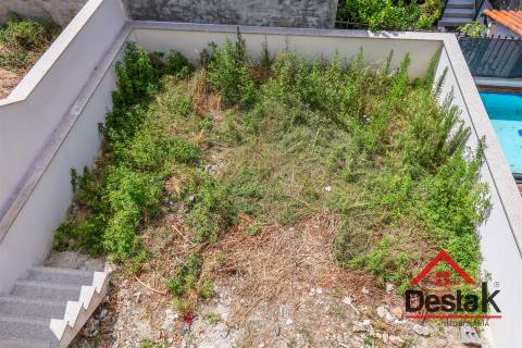 Moradia em banda V3 em construção para venda em Viseu