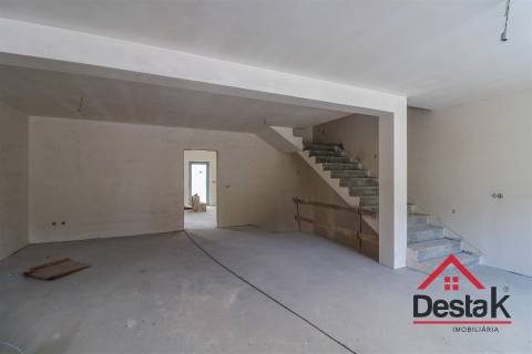 Moradia em banda V3 em construção para venda em Viseu