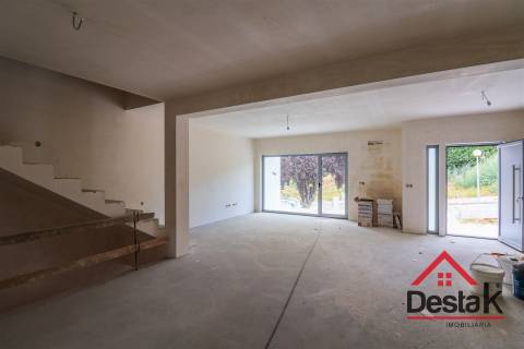 Moradia em banda V3 em construção para venda em Viseu