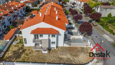 Moradia em banda V3 em construção para venda em Viseu