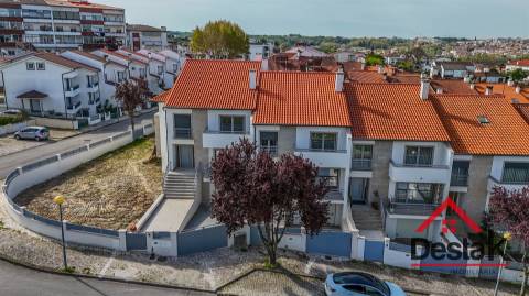 Moradia em banda V3 em construção para venda em Viseu