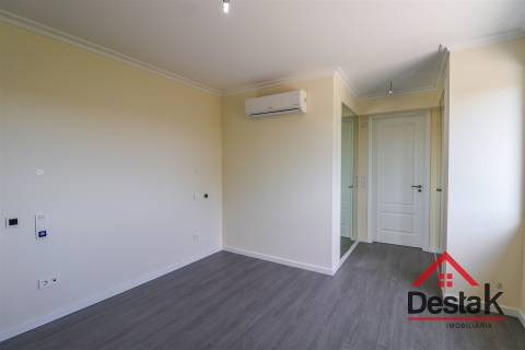 Quinta com cerca de 22.500 m² constituída por moradia V5 em Viseu