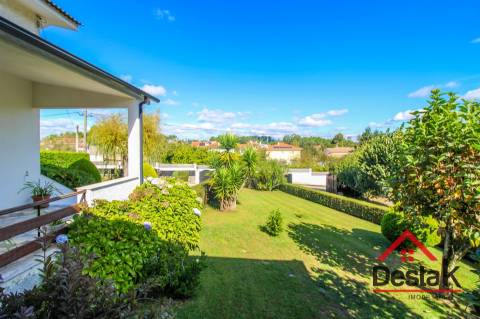 Moradia V4 independente em Viseu