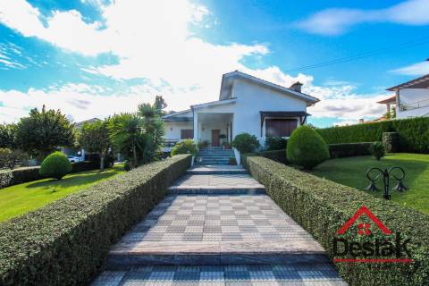 Moradia V4 independente em Viseu