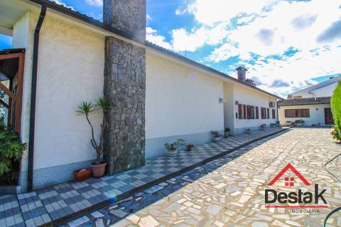 Moradia V4 independente em Viseu