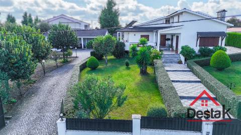 Moradia V4 independente em Viseu