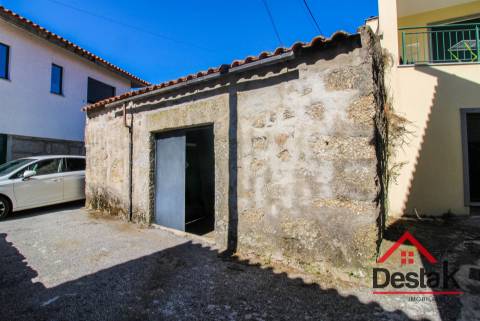 Moradia em Pedra para Restaurar em Viseu