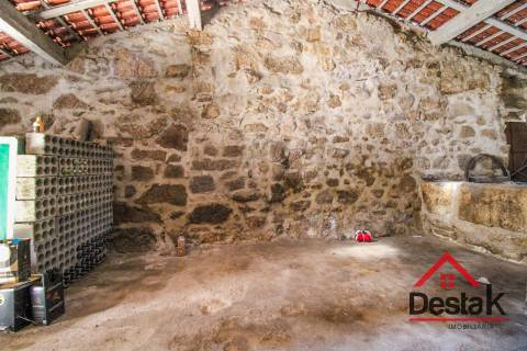 Moradia em Pedra para Restaurar em Viseu